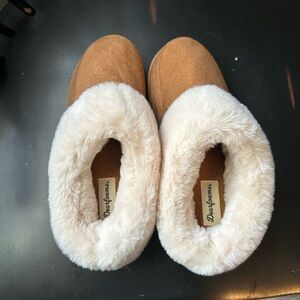 Dearfoams Tan Slippers with Soft Lining